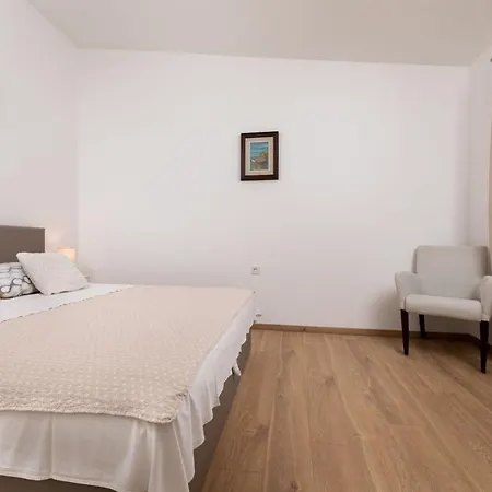 Danica By El-pi Tours Apartman *