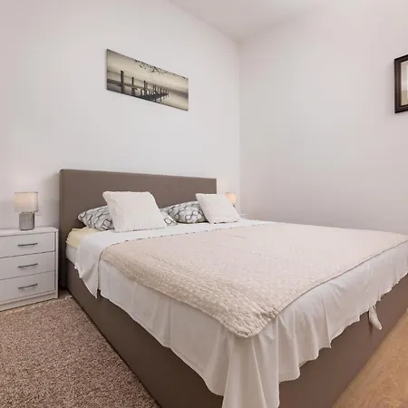 Danica By El-pi Tours Njivice