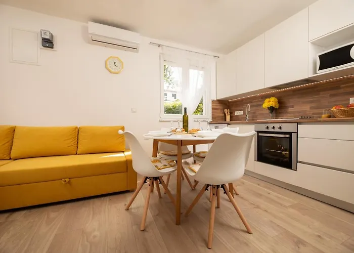 Danica By El-pi Tours Apartament *