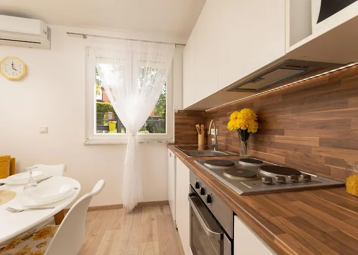 Danica By El-pi Tours Apartament