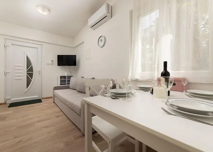 Danica By El-pi Tours Apartament *