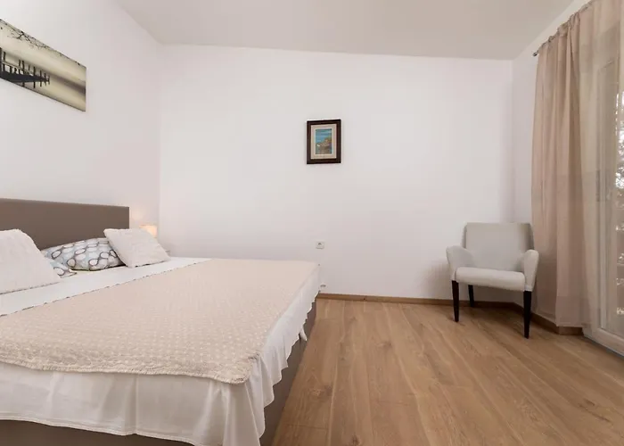 Danica By El-pi Tours Apartament *